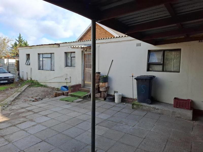 7 Bedroom Property for Sale in Riverton Western Cape